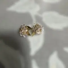 花モチーフ 樹脂 イヤリング