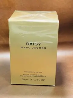 新品 MARC JACOBS DAISY フラワー ピアス 箱・保存袋付き - メルカリ