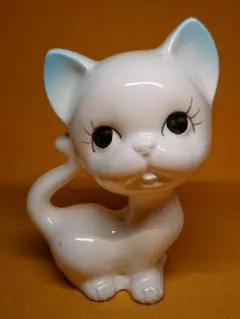 ネコ　猫　白猫　陶器　オブジェ　置物　インテリア　工芸品　美術品　A3055
