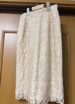 【早い方から ほぼ新品】ストロベリーフィールズ ベージュ レース ひざ丈スカート