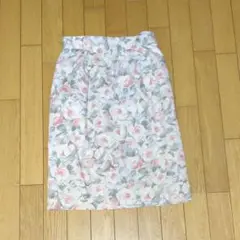 膝丈　タイトスカート　М　花柄　ホワイト　白　ポケット　なし