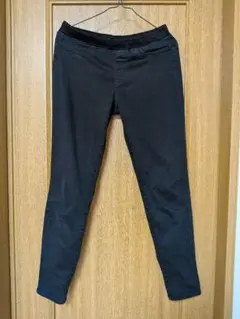 ユニクロ 黒 スキニーパンツ ゴムウエスト レディースMサイズ