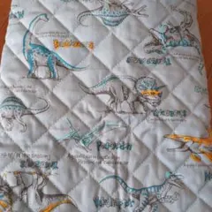 恐竜のキルト キルティング 布 生地 はぎれ ハンドメイド