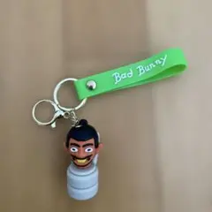 スキビディ トイレ Bad Bunny フィギュア型キーホルダー