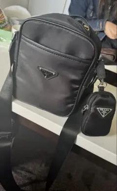Pradaブラックショルダーバッグ