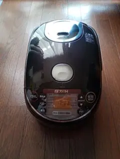 中古品！象印 圧力IH炊飯ジャー NW-TA10 ダークブラウンのサムネイル