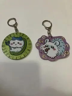 ちいかわ　ラメアクリルキーホルダー（ハチワレ・モモンガ）2個セット