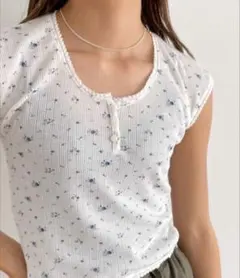 【CANAL JEAN】El mar レーストリム小花柄Tシャツのサムネイル