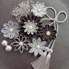 髪飾り　つまみ細工　成人式　卒業式　結婚式　七五三　黒　グレー　銀