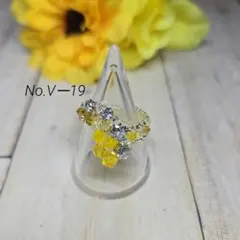 No.V―19　ビーズリングハンドメイド　V字リング　 イエロー　ビーズの指輪