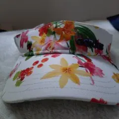 adidas フラワープリント バイザー