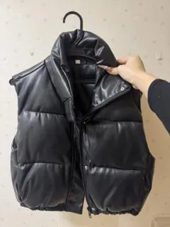 ブラック 合成皮革 ダウンベスト