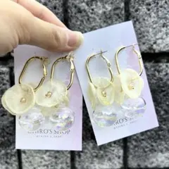 【ハンドメイド】シャボン玉ガラスドームのフラワーピアス　イヤリング