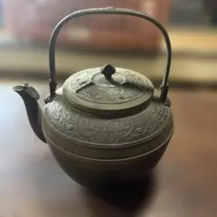 鉄瓶 晴寿堂造 銅製 両面細工 角瓶 - メルカリ