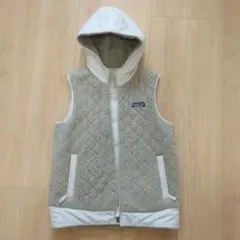 patagonia リバーシブル　フード付きフリースベスト ベージュ