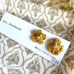 【レース編みフラワーのちびピアス  ✿イエローオーカー】レース編み かぎ針編み