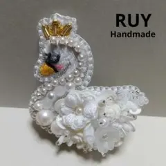 ◆レディラブ様◆クラウンの白鳥のブローチ ビーズ刺繍