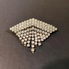 レトロな菱形ブローチ