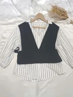 ストライプシャツとブラック横リボンベスト2点セット