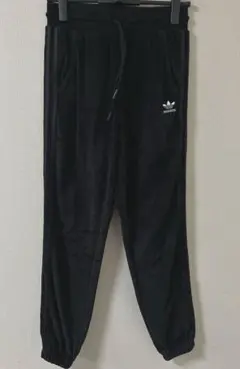 adidasトレフォイル　トラックパンツ　ジョガーブラック　ベロア　パイル