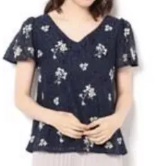 美品　Rew de Rew ネイビー 花柄 半袖 トップスのサムネイル