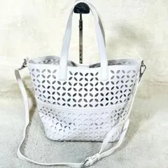【美品】Leilian 2WAYトートバッグ カットワーク 巾着付 白のサムネイル