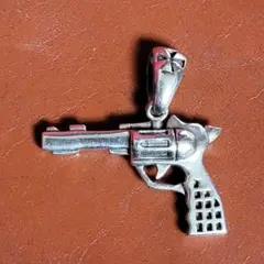 シルバー925 Revolver ペンダントトップ リボルバー - メルカリ