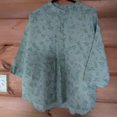 花柄 緑色 五分袖シャツ