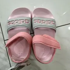 adidas キッズサンダル