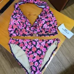 昭和感ありあり！フラワー柄、胸元フリルがかわいい新品タグ付き未着用ビキニ