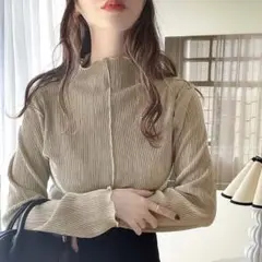 2wayメロープリーツハイネックトップス グレイッシュベージュ