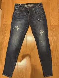 American Eagle スキニーデニム ダメージ加工のサムネイル