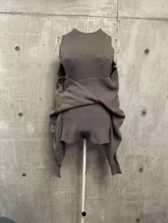 新品GYDA アームギャザーレイヤードニットロンパース