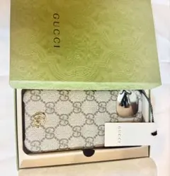 新品 未使用 GUCCI GGスプリーム 手帳型 iPhone15用 ベージュ - メルカリ