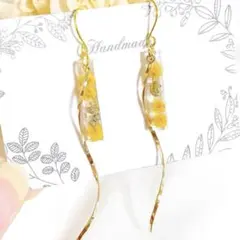 レジンピアス　揺れるピアス　ミモザ　ゴールド　大人可愛い　イヤリング　プチプラ