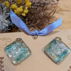 ハンドメイドピアス　青と透明の樹脂製ピアス