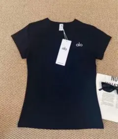 新品未使用 alo Tシャツ 男女兼用 - メルカリ
