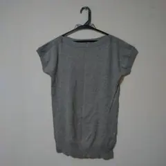UNIQLO グレー 半袖 Tシャツ Sサイズ