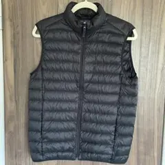 ユニクロ ウルトラライトダウンベスト Ｍ ブラック