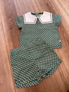花柄トップスとショートパンツ　セットアップ 80/48