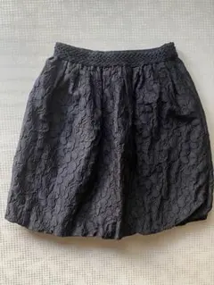 TO BE CHIC ブラック花柄フクレジャガードバルーンスカートのサムネイル
