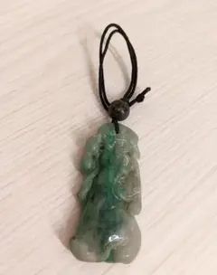 翡翠の昆虫彫刻ペンダント - メルカリ