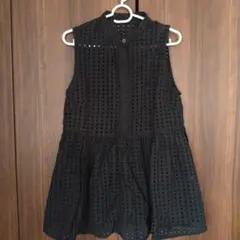 Simplicite　シンプリシテェ バンドカラー ノースリギャザーブラウスのサムネイル