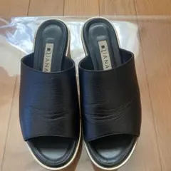 ダイアナ　サンダル　黒　牛革