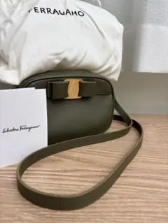未使用級○ フェラガモ フィアンマ ショルダーバッグ グリーン レザー 