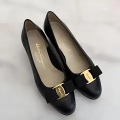 美品☆サルヴァトーレ・フェラガモ　ヴァラ　パンプス 23cm　黒　VARA