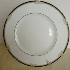 WEDGWOOD 白地に金色と青色の装飾 プレート