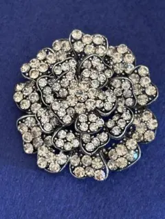 シルバー 花形 クリスタル ブローチ　卒業式　入学式　謝恩会