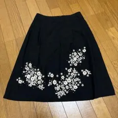 FRANCO FERRARO フランコフェラーロ 花柄刺繍 フレアスカートのサムネイル