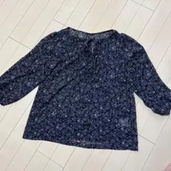花柄ネイビー五分袖ブラウス